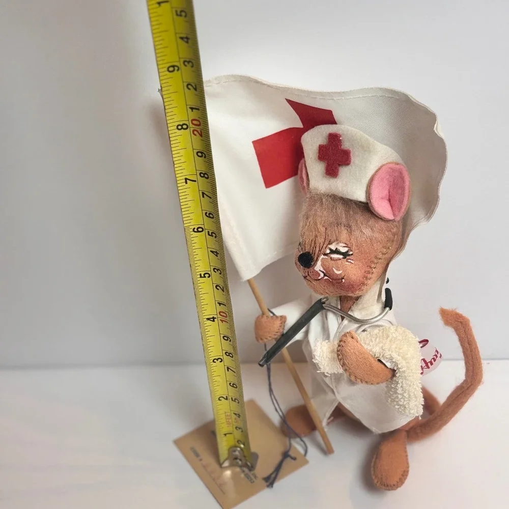 Vintage 1991 Annalee‎ Mobilitee Nurse Mouse Doll w Red Cross Flag 8